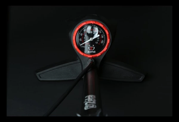 Pompe à Pied ZEFAL Profil Max FP60 Z-Turn Noire 10 Pompe à Pied ZEFAL Profil Max FP60 Z-Turn Noire – Image 8