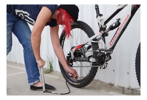 Pompe à Pied Lezyne Micro Floor Drive Digital HPG (Max 11 Bar) Noir 5 Pompe à Pied Lezyne Micro Floor Drive Digital HPG (Max 11 Bar) Noir – Image 3