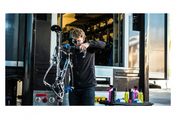 MUC-OFF Brosse De Détail 7 MUC-OFF Brosse De Détail – Image 5