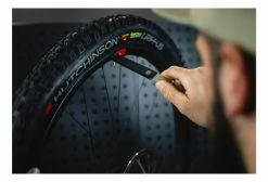 Démonte Pneus Hutchinson Workshop -Entretien Réparation VTT Soldes Magasin unnamed file 1904