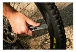 Multi-Outil Wolf Tooth 8-Bit Tire Lever + Rim Dent Remover (2 Fonctions) Noir -Entretien Réparation VTT Soldes Magasin unnamed file 2960