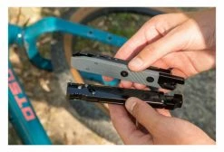 Multi-Outil Wolf Tooth 8-Bit Tire Lever + Rim Dent Remover (2 Fonctions) Noir -Entretien Réparation VTT Soldes Magasin unnamed file 2962