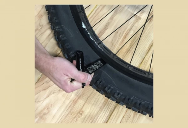 Multi-Outil Wolf Tooth Pack Pliers - Master Link Combo Pliers (4 Fonctions) Noir Orange 8 Multi-Outil Wolf Tooth Pack Pliers - Master Link Combo Pliers (4 Fonctions) Noir Orange – Image 6