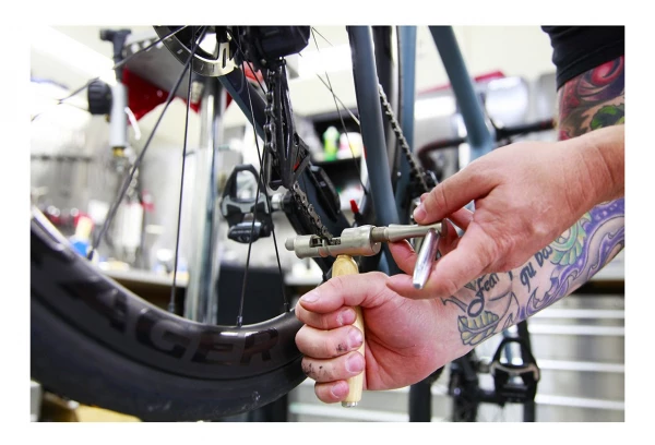 Dérive Chaîne LEZYNE CHAIN DRIVE LEZYNE CLASSIC 8/9/10/11/ 12 Vitesses BOIS Nickel 4 Dérive Chaîne LEZYNE CHAIN DRIVE LEZYNE CLASSIC 8/9/10/11/ 12 Vitesses BOIS Nickel – Image 2