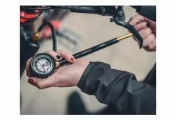 Pompe HP Suspension Lezyne Shock Drive (Max 400 Psi / 27.5 Bar) Noir 9 Pompe HP Suspension Lezyne Shock Drive (Max 400 Psi / 27.5 Bar) Noir -Entretien Réparation VTT Soldes Magasin unnamed file 5035