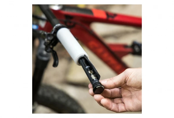 Multi-Outils Intégrés Wolf Tooth EnCase System Bar Kit One (16 Fonctions) Noir 8 Multi-Outils Intégrés Wolf Tooth EnCase System Bar Kit One (16 Fonctions) Noir – Image 6